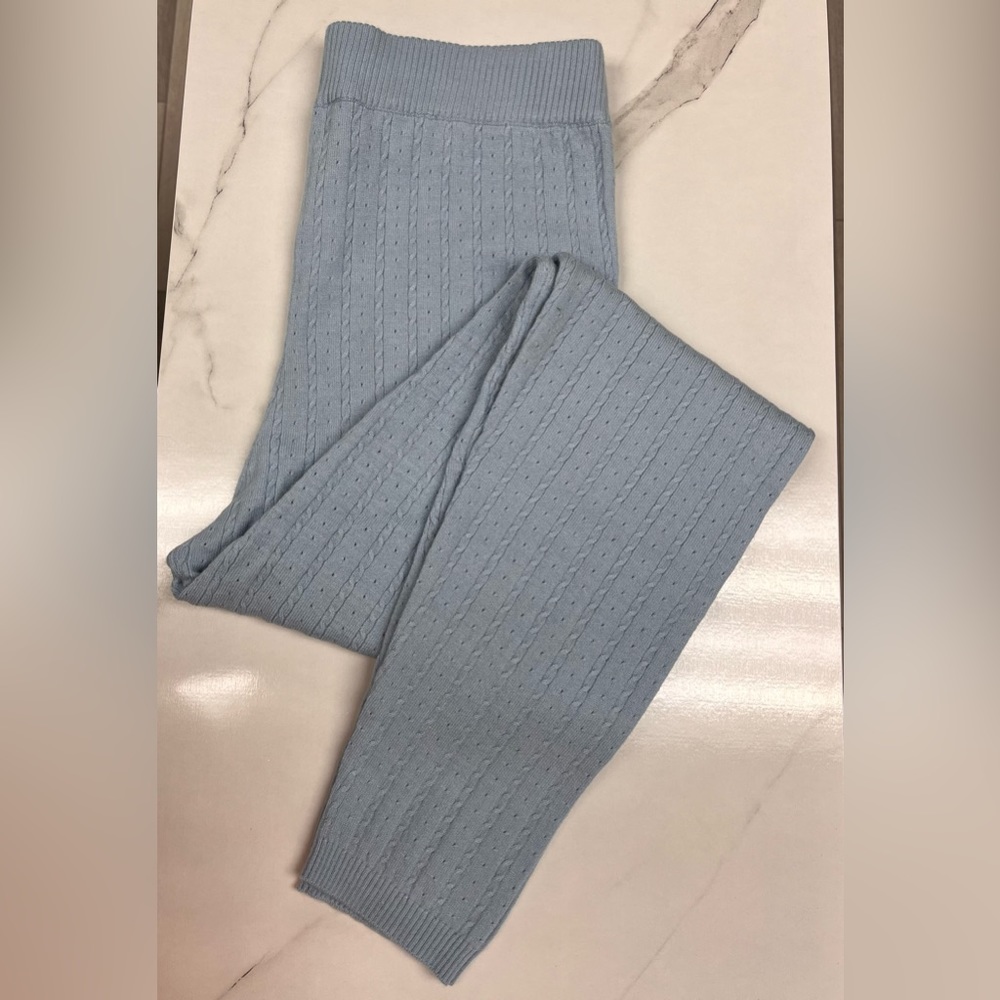 Baby blue knitted leggings